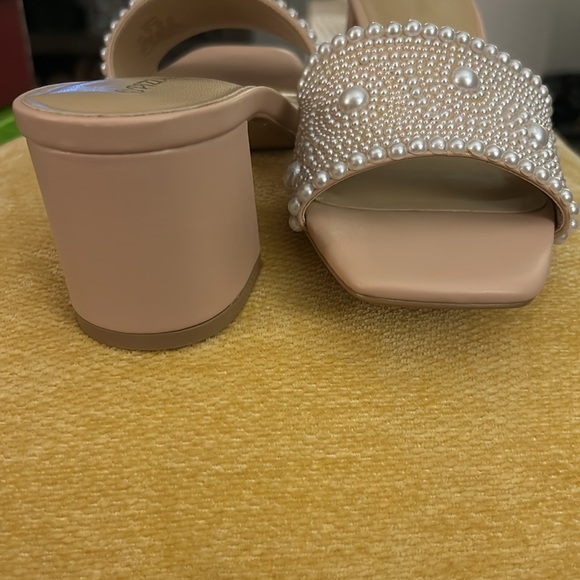 Pearl covered block heel sandals - Picture 6 of 7